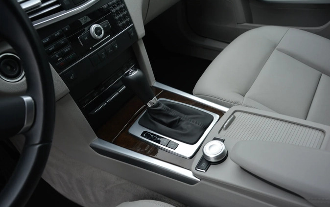 Mercedes-Benz Klasa E cena 49900 przebieg: 278000, rok produkcji 2010 z Łobez małe 379